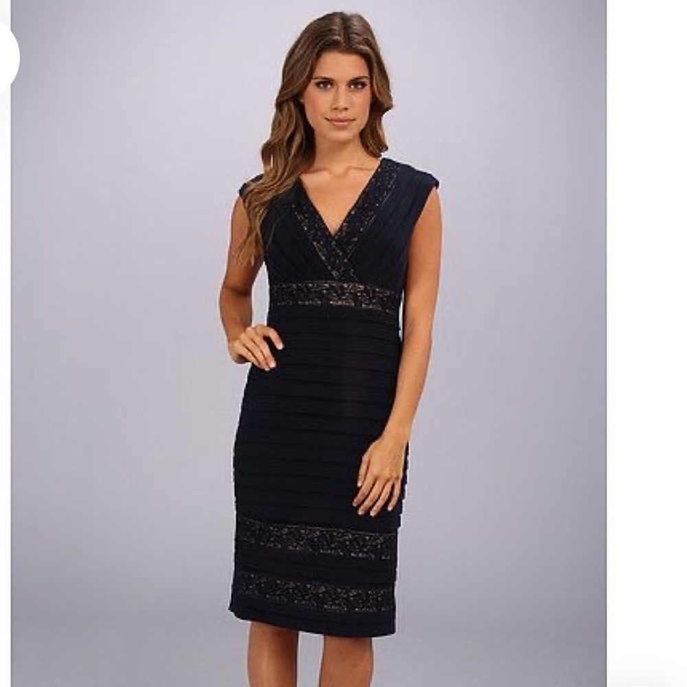 Adrianna Papell V-Neck Fitted Sleeveless Cocktail Dress Size 6